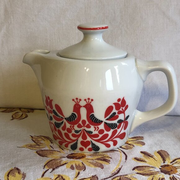 Vintage Hollohaza White with Red Rooster Small Ceramic Teapot or Creamer Hungary - Picture 3 of 7